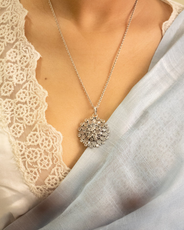 Essence Scintillating Flower Pendant