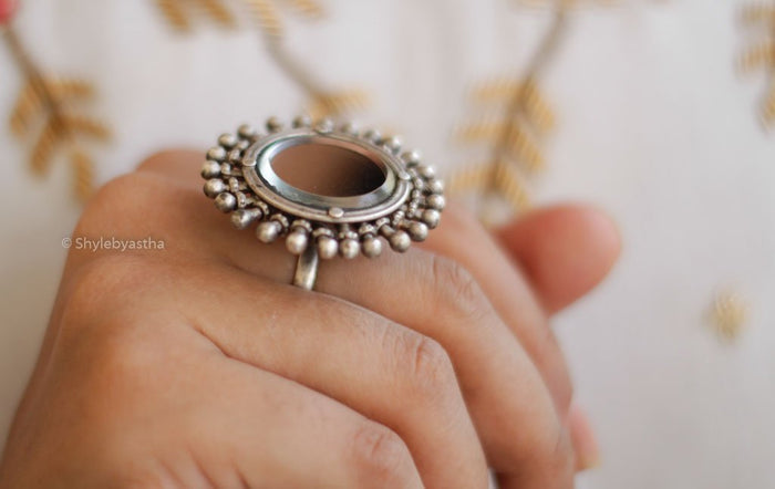 Moh Vintage Mirror Spiked Embossed Ring