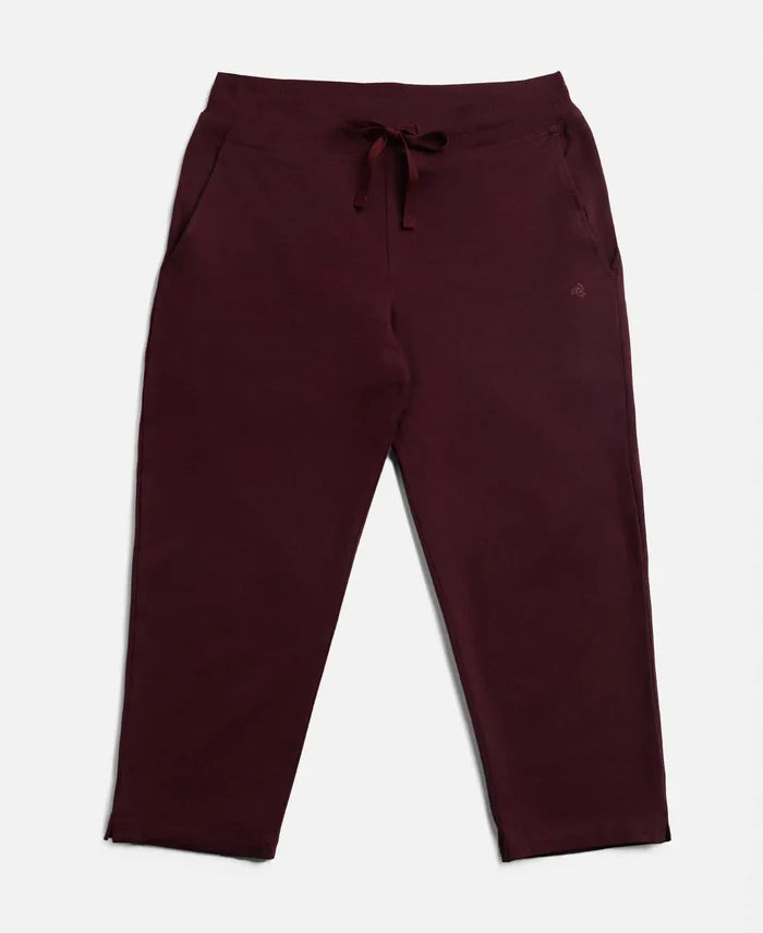 Super Combed Cotton Elastane Stretch Slim Fit Printed Capri with Side Pockets - Wine Tasting-9