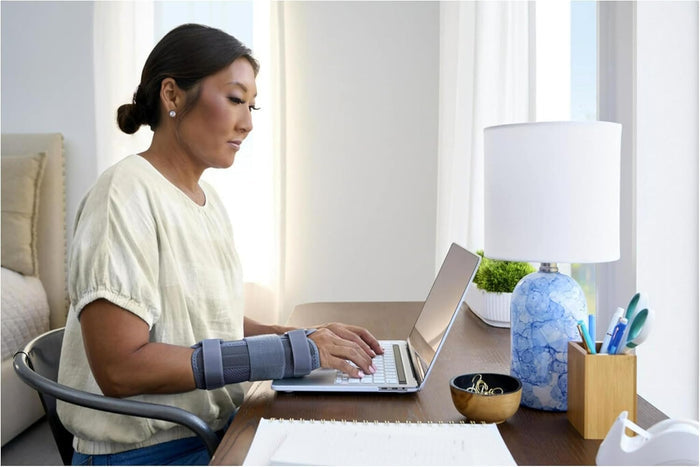 Ace Deluxe Wrist Stabilizer, Right Wrist, Adjustable Size - 205278-Single - LL Medico