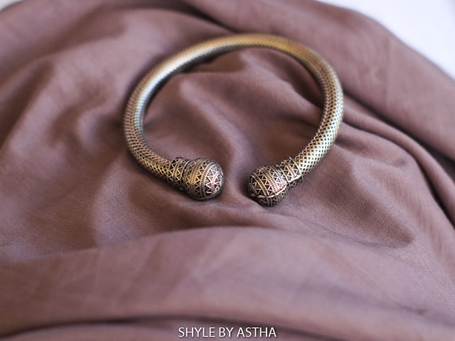 Adya Intricate Textured Kada front