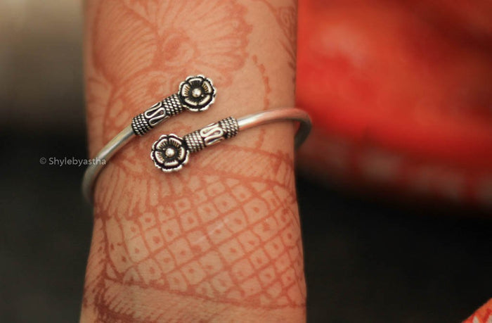 Adya Mini Flower Bracelet