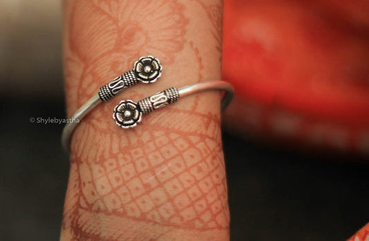 Adya Mini Flower Bracelet