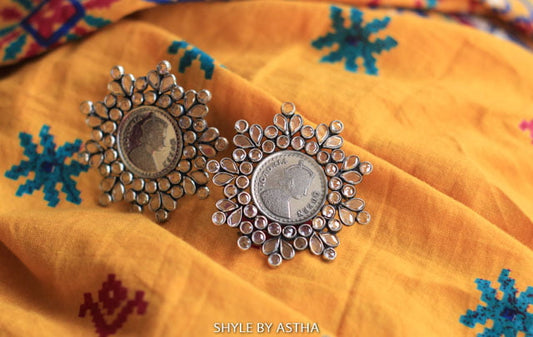 Essence Victorian Coin Scintillating Studs