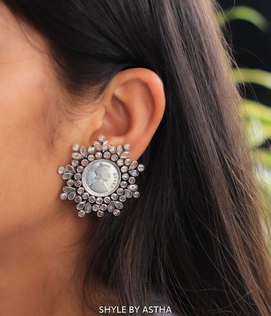 Essence Victorian Coin Scintillating Studs