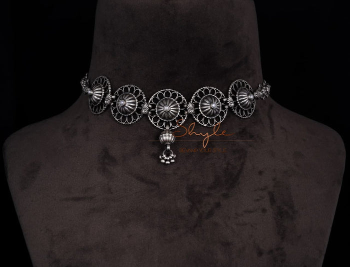 Mizoya Embossed Carved Statement Choker