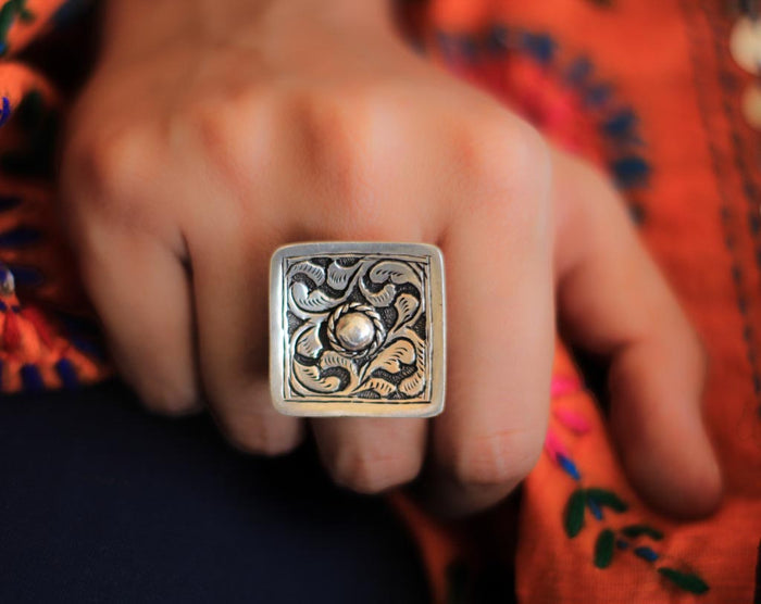 Moh Chitai Art Square Embossed Ring