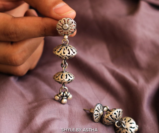 Moh Fine Carved Layered Earrings