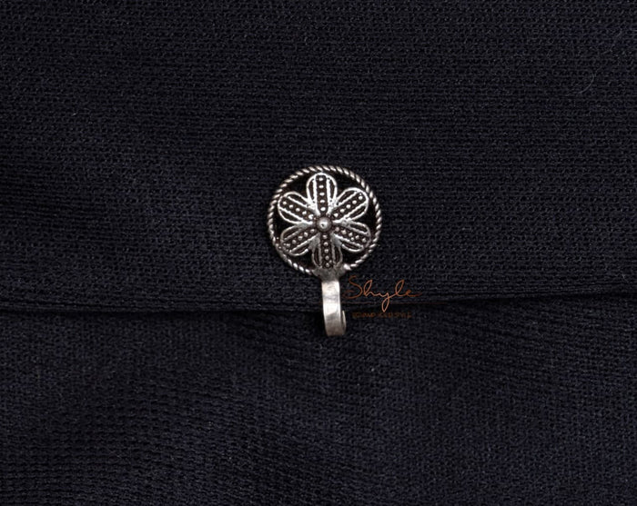 Moh Intricate flower clip on