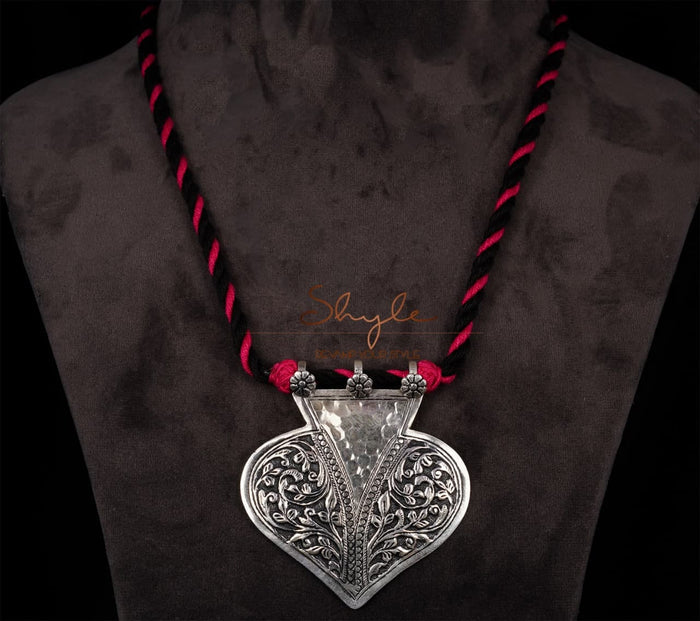 Moh Paan Chitai Versatile Necklace