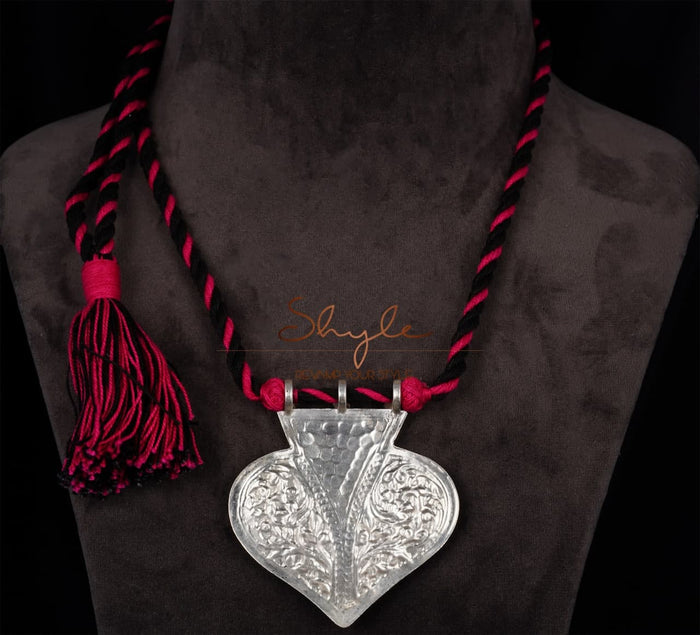 Moh Paan Chitai Versatile Necklace