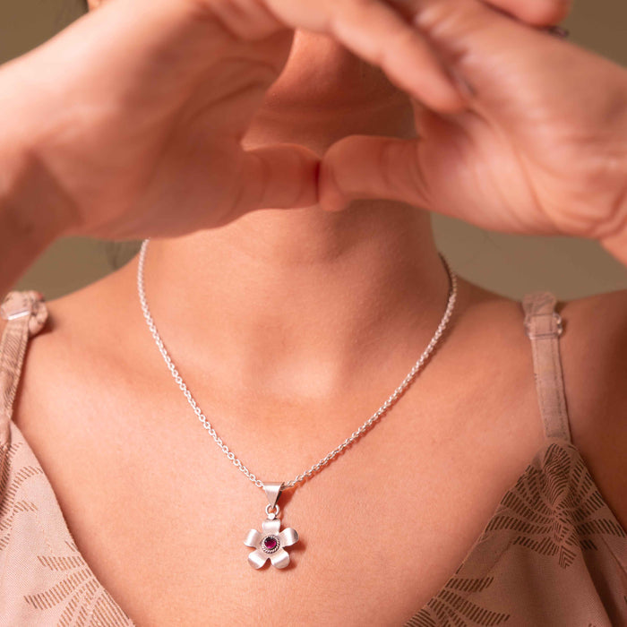 Moh Raani Stone Flower Pendant