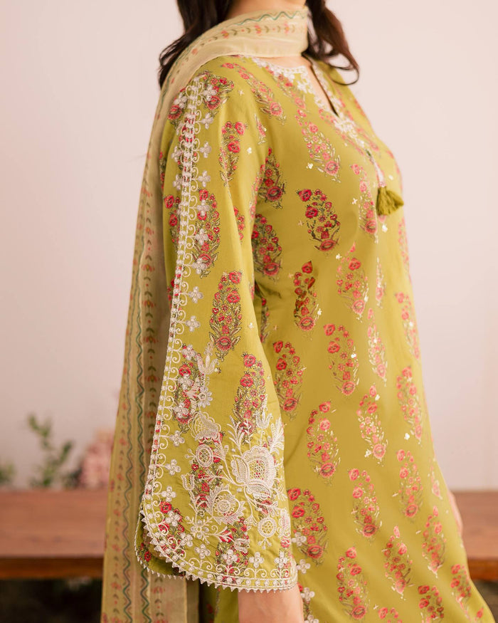 Timeless Charm The Perfect Ethnic Ensemble